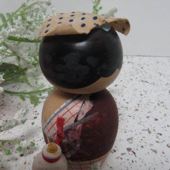Traditional Japanese kokeshi doll, kokeshi doll - Picture 2 of 8